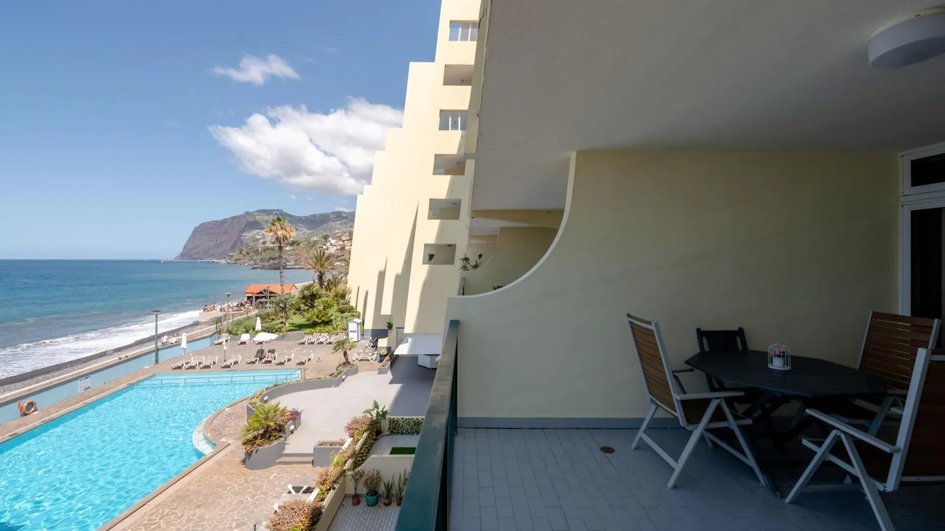 Atlantic View Apartment At Formosa Beach フンシャル